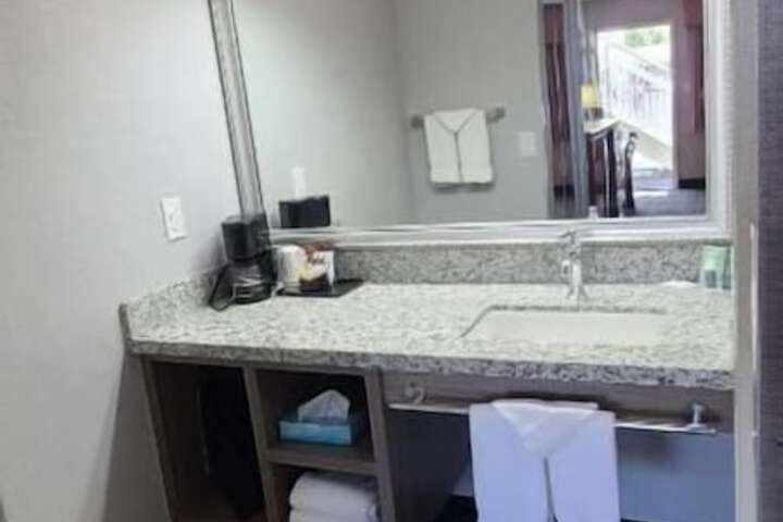 Room 16 of 27