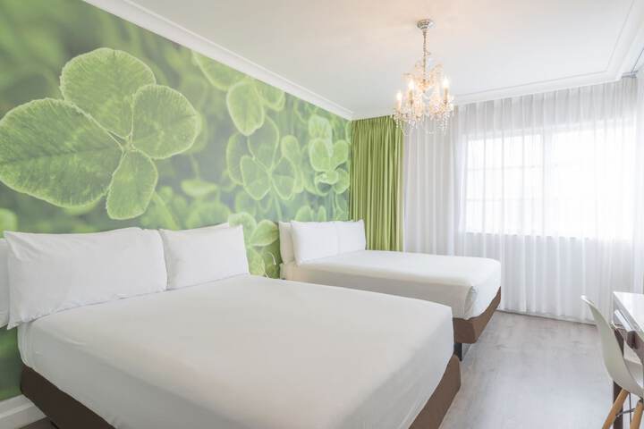 Room 105 of 148