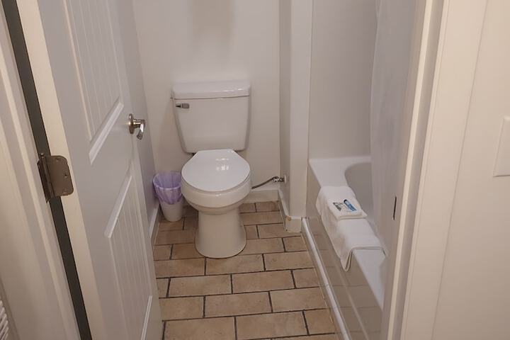Room 5 of 6