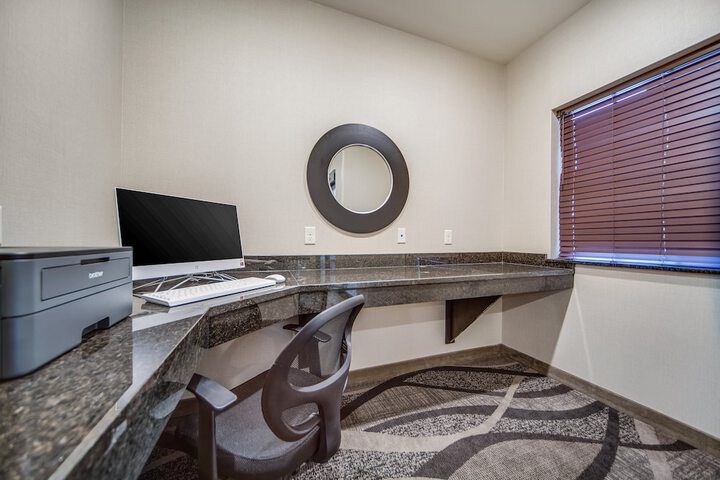 Business Center 76 of 76