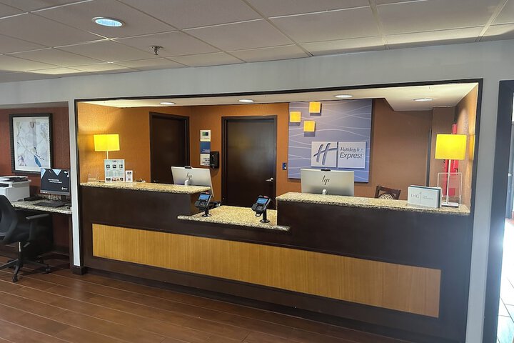 Holiday Inn Express Forsyth by IHG