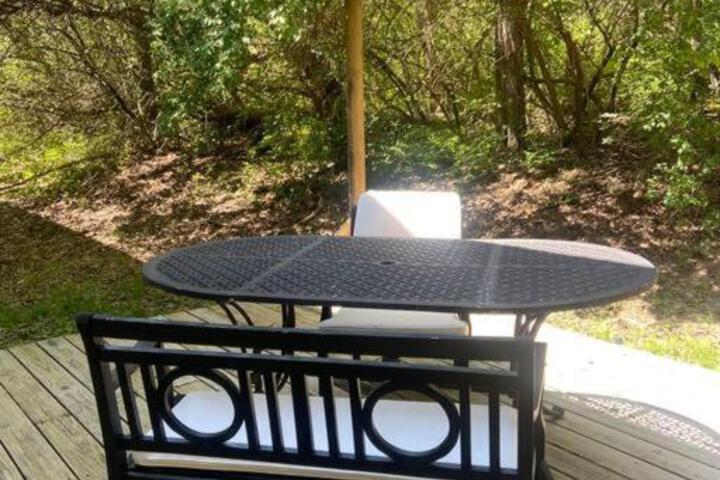 102 Acre Pet Friendly Horse Farm! Bring your horse too!