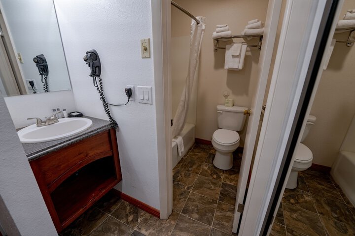 Room 5 of 10