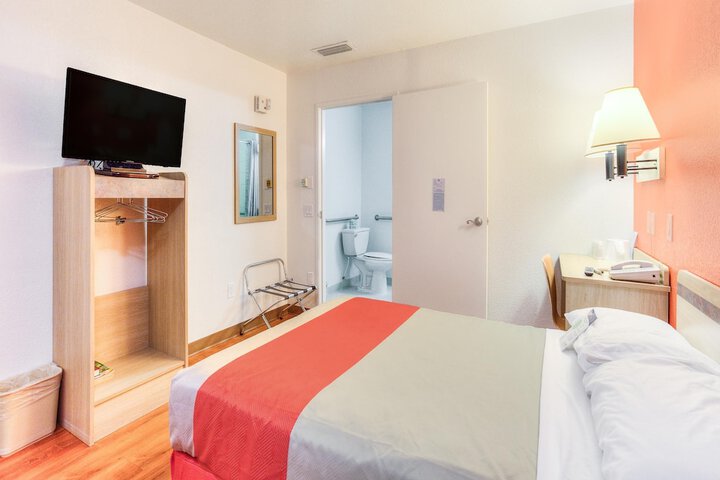 Motel 6 Tigard OR - Portland South - Lake Oswego