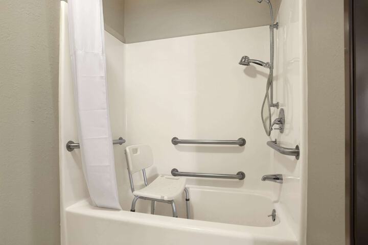 Room 8 of 21