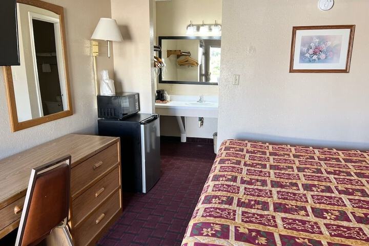 Room 14 of 33