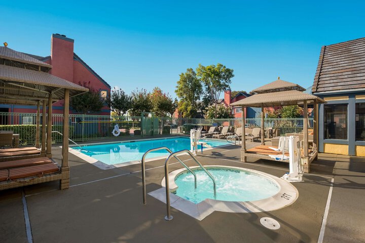 Pool 4 of 51