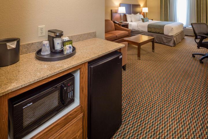 Best Western Plus Airport Inn Suites