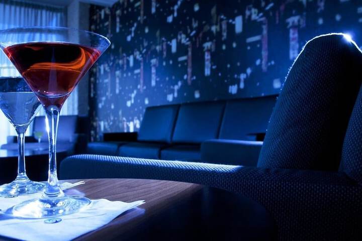 Lounge 77 of 117