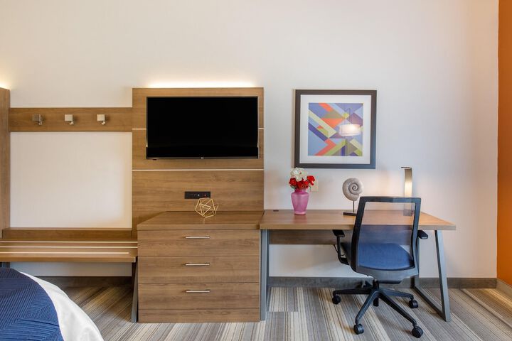 Room 32 of 62