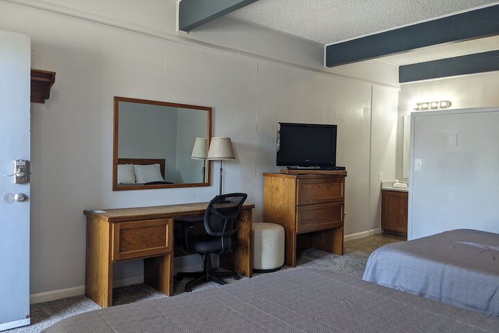 Room 4 of 7