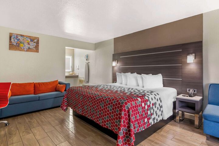 Econo Lodge Inn & Suites Near Lackland AFB