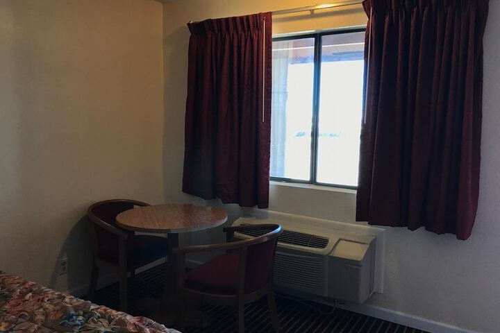 Room 16 of 28