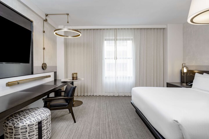 Hotel Fort Des Moines Curio Collection by Hilton