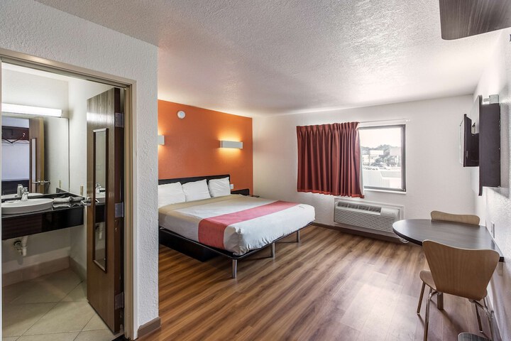 Room 20 of 34