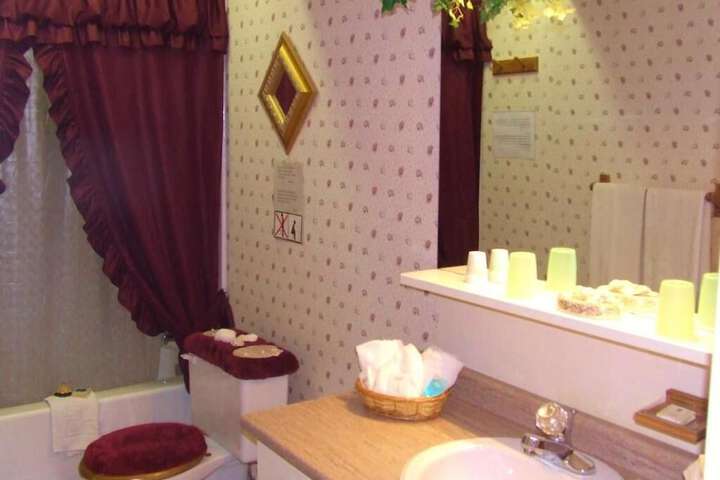 Silvern Lake Trail Bed & Breakfast