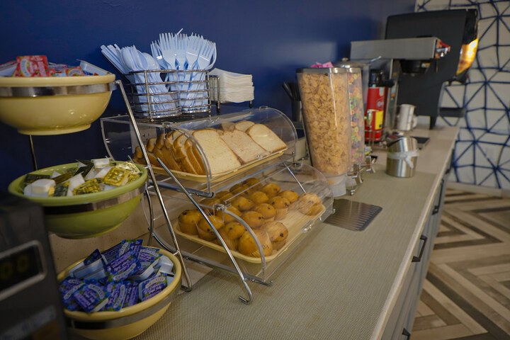 Breakfast/Coffee Service 56 of 65