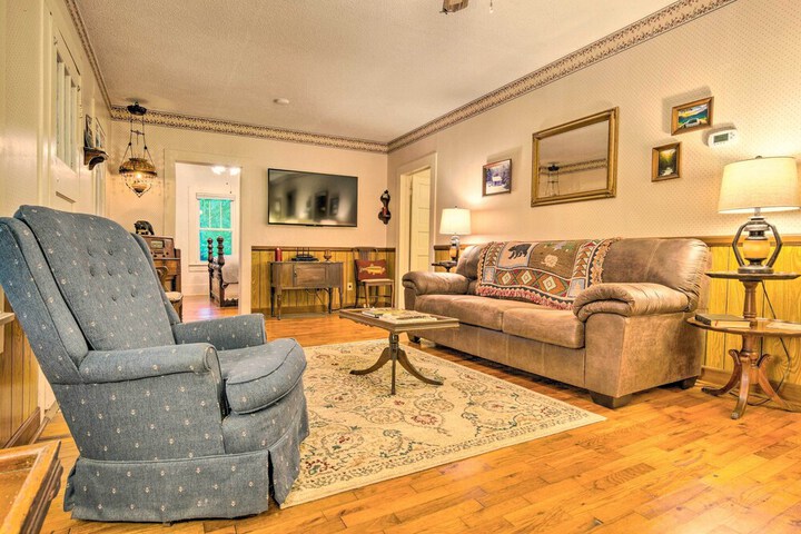 Rustic Linville Falls Cottage w / Fire Pit!