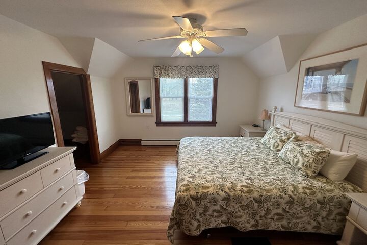 Room 25 of 136