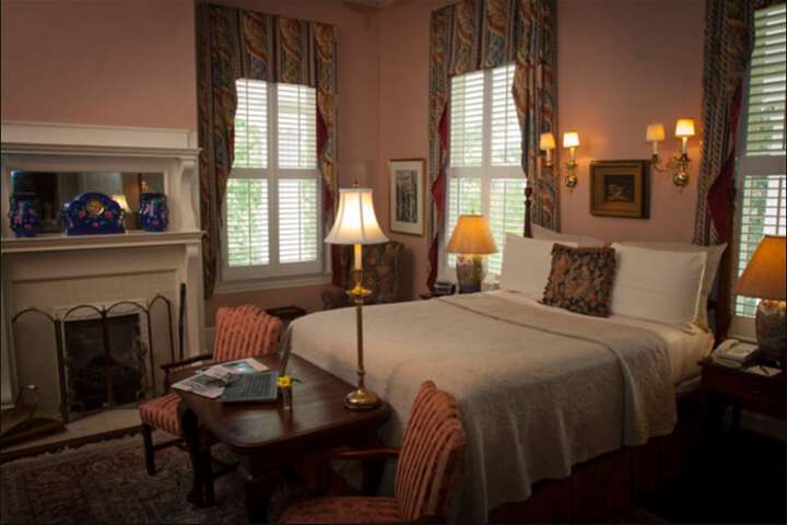 1842 Inn