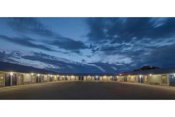American Inn by Hotel O Vernon US 287