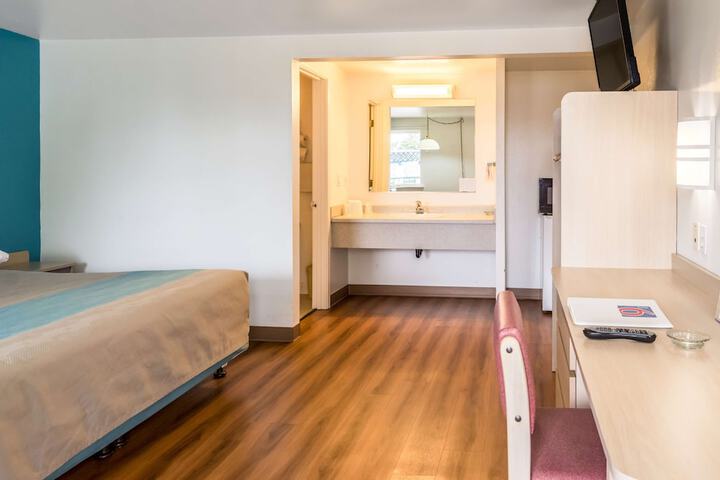 Motel 6 Albany OR