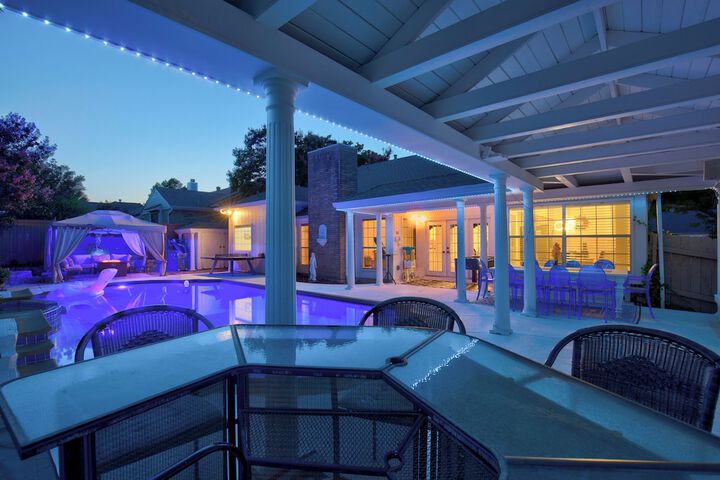 Walk to Lake! Rowlett Escape w / Fire Pit & Views