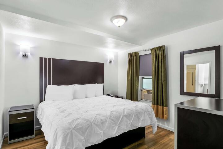 Room 11 of 29