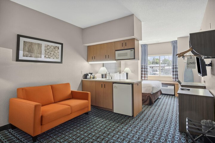 Sonesta Essential Hotels & Suites Kansas City / Blue Springs