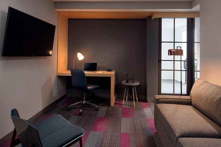 Room 6 of 38