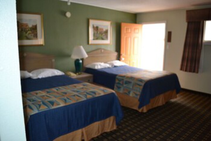 Lake Country Motel