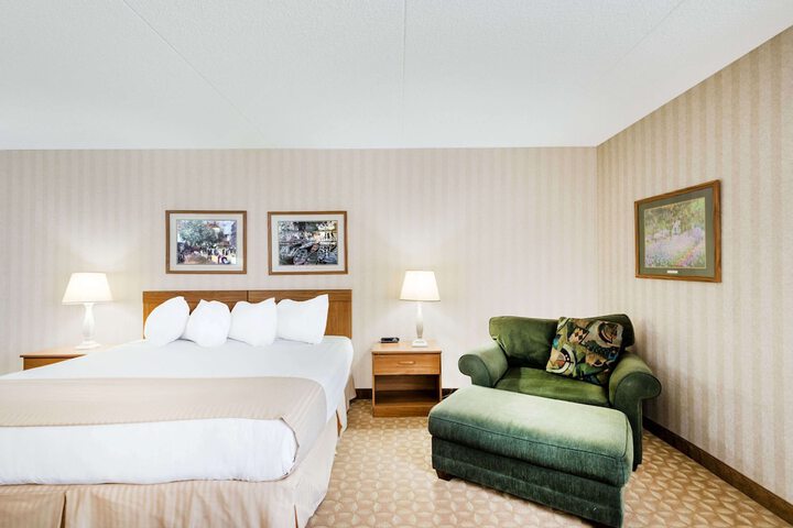 Ramada by Wyndham Watertown / Thousand Islands NY