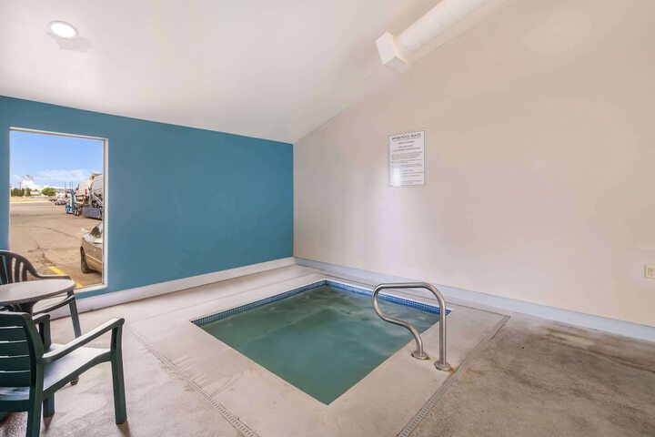Pool 10 of 61