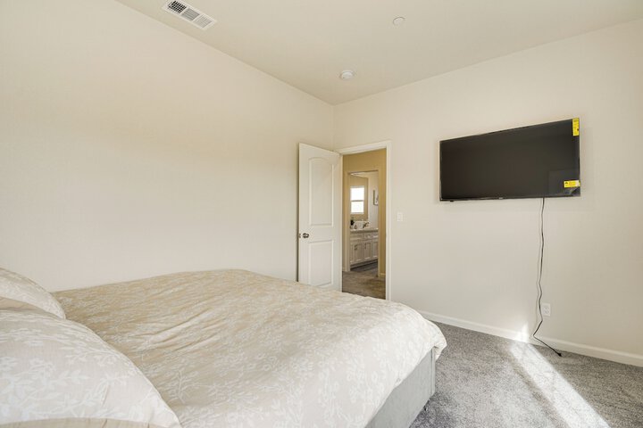 Chowchilla Home w / Private Patio!