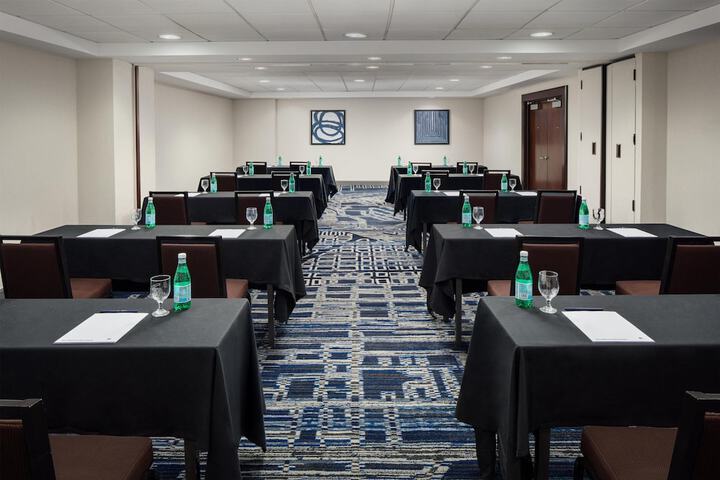 DoubleTree by Hilton Hotel & Suites Pittsburgh Downtown