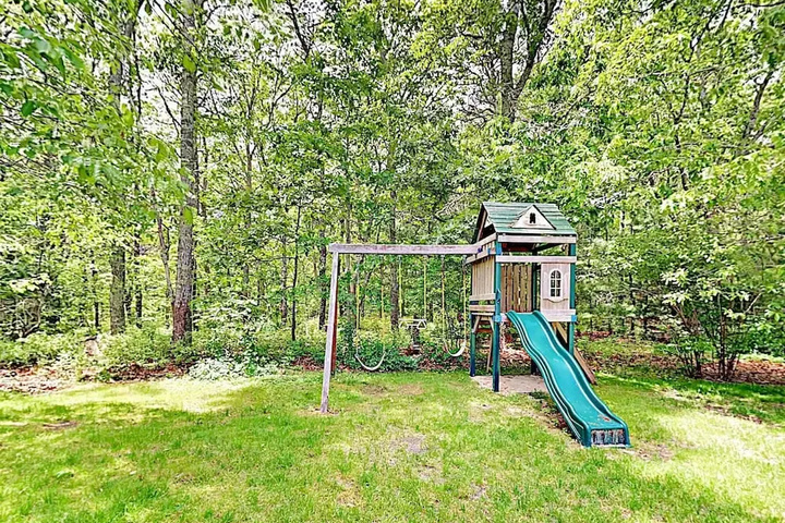 Quiet Family - 4 Br Home
