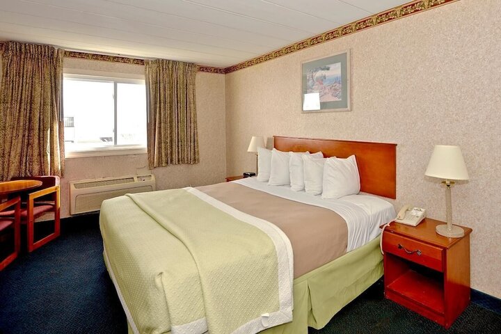 Room 10 of 28