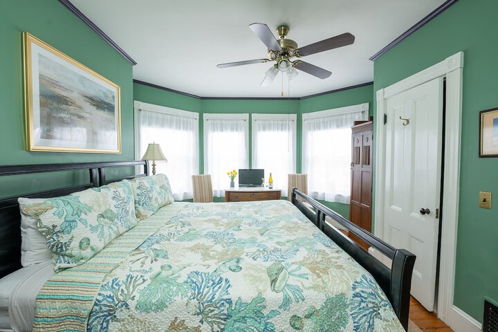 Room 33 of 51