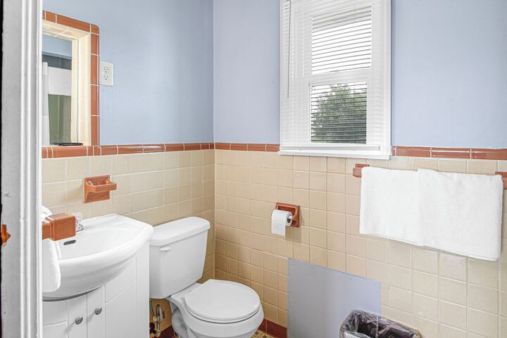 Room 5 of 11