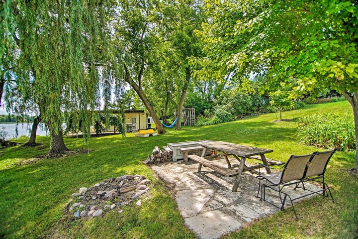 Charming Horicon Cottage + Dock on Rock River
