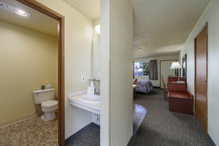 Room 93 of 128