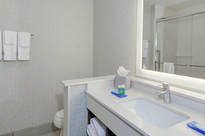 Room 10 of 26