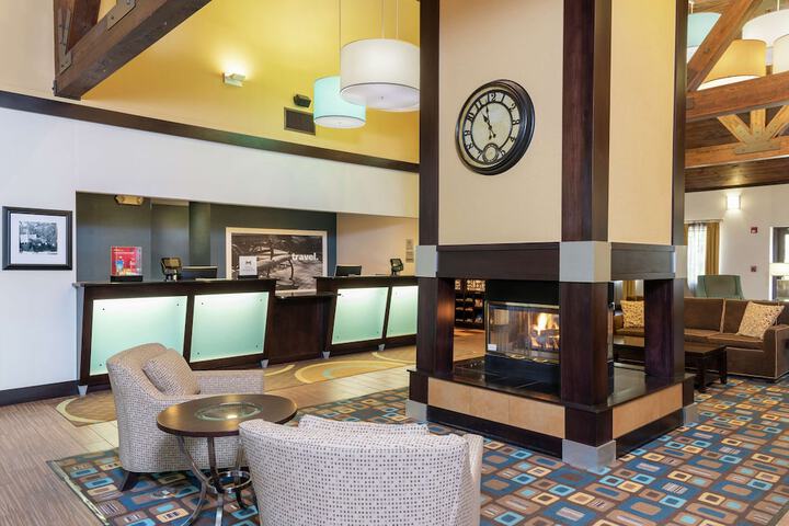 Hampton Inn & Suites Cleveland-Airport / Middleburg Heights
