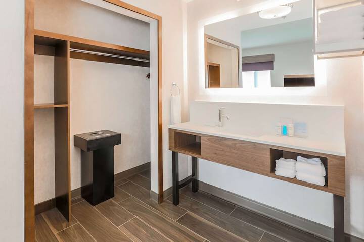 Room 44 of 51