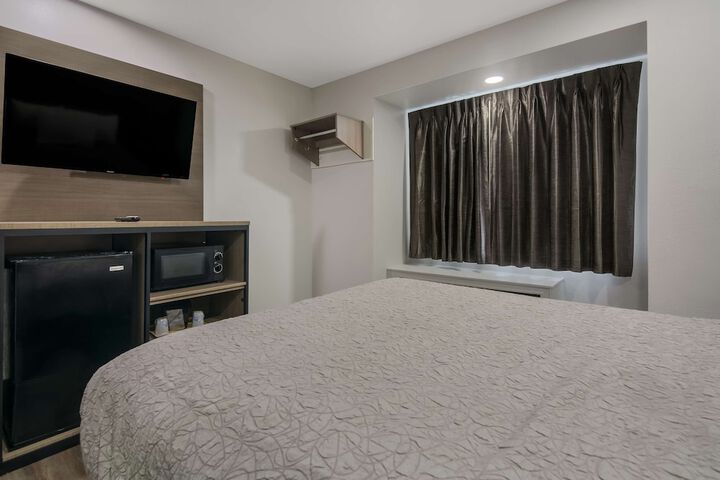 Room 12 of 30