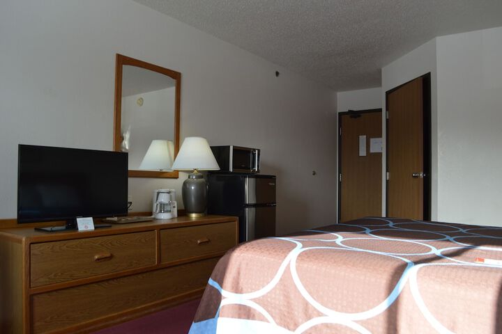 Room 28 of 54