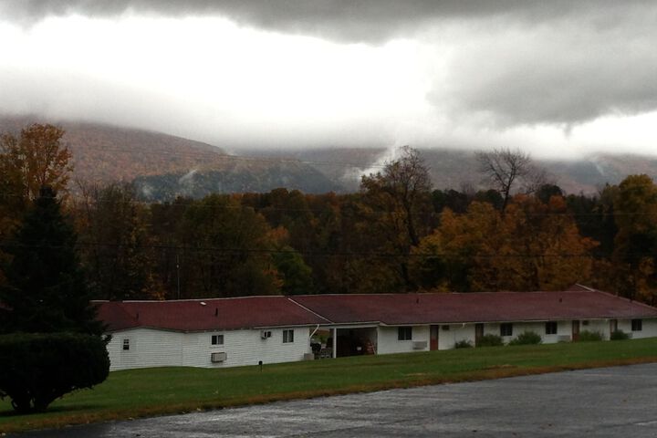 Four Winds Country Motel