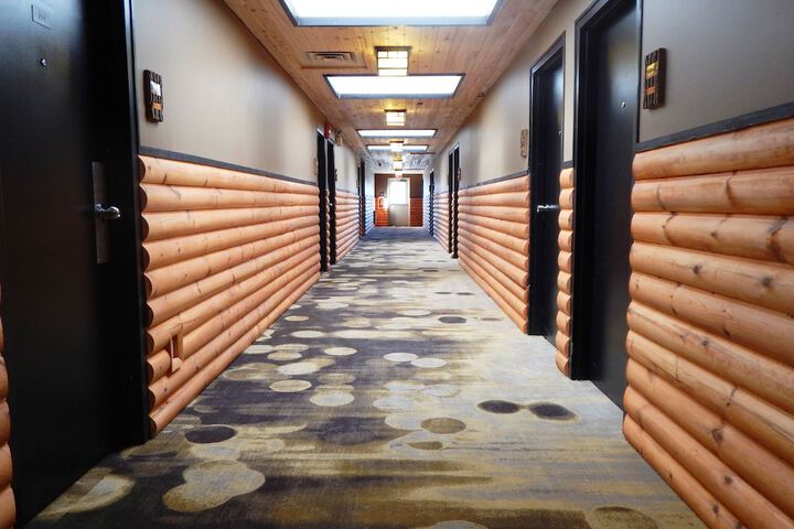 Ballroom/Hall 43 of 45