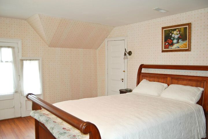 The Albanus Phillips Inn