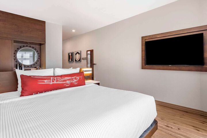 Room 35 of 61
